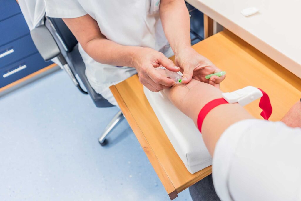 Blutabnahme bei ACP-Therapie - Dr. Aufmesser Radstadt/Obertauern